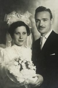 Primo piano di Luisa e Domenico il giorno del loro matrimonio. 